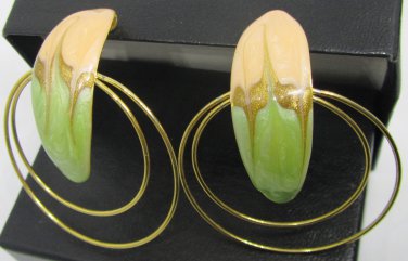 VINTAGE BEAUTIFUL GREEN & PEACH ENAMEL GOLD MULTIPLE HOOPS EARRINGS