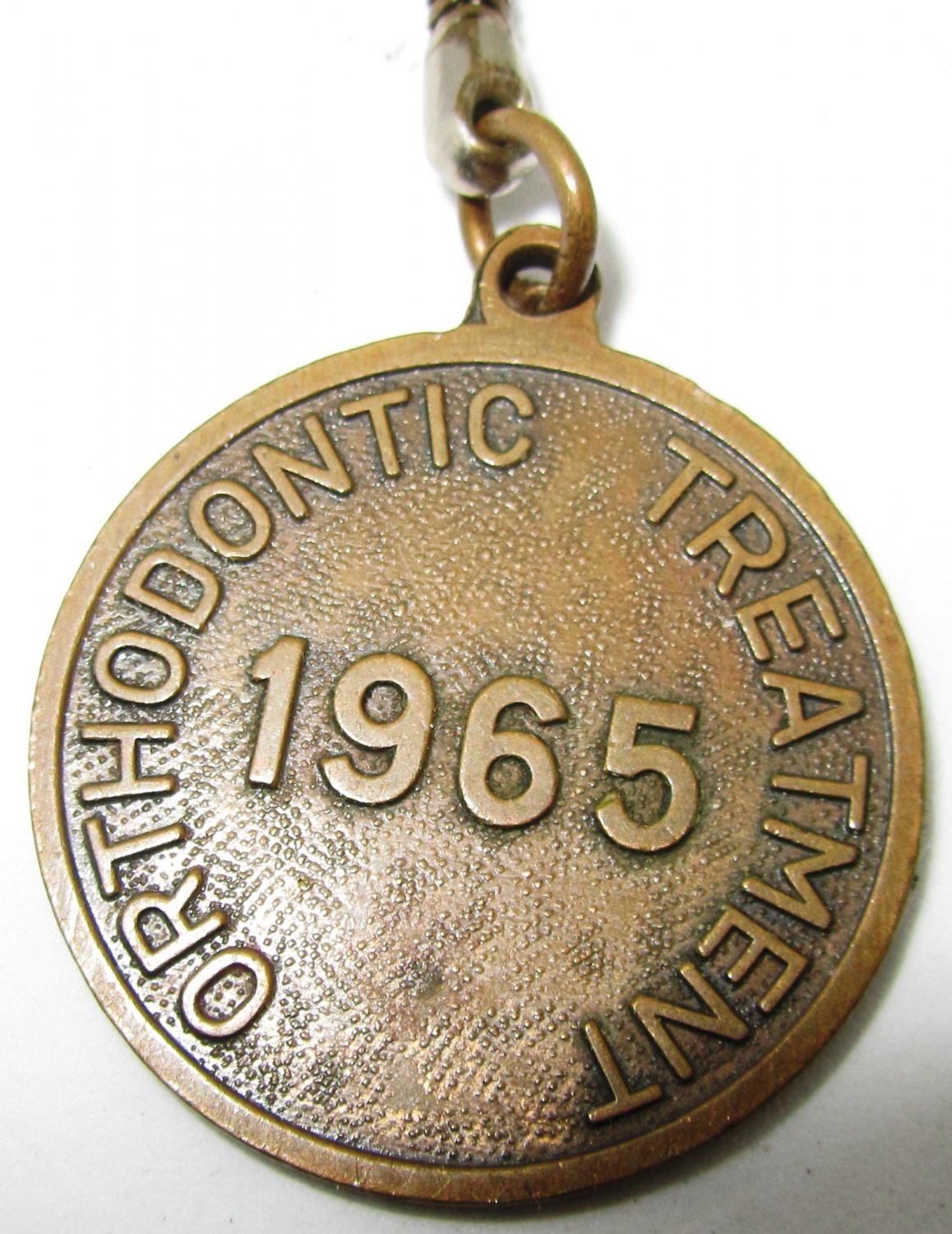 VINTAGE COMMEMORATIVE 1965 ORTHODONTIC TREATMENT MEDAL KEYCHAIN