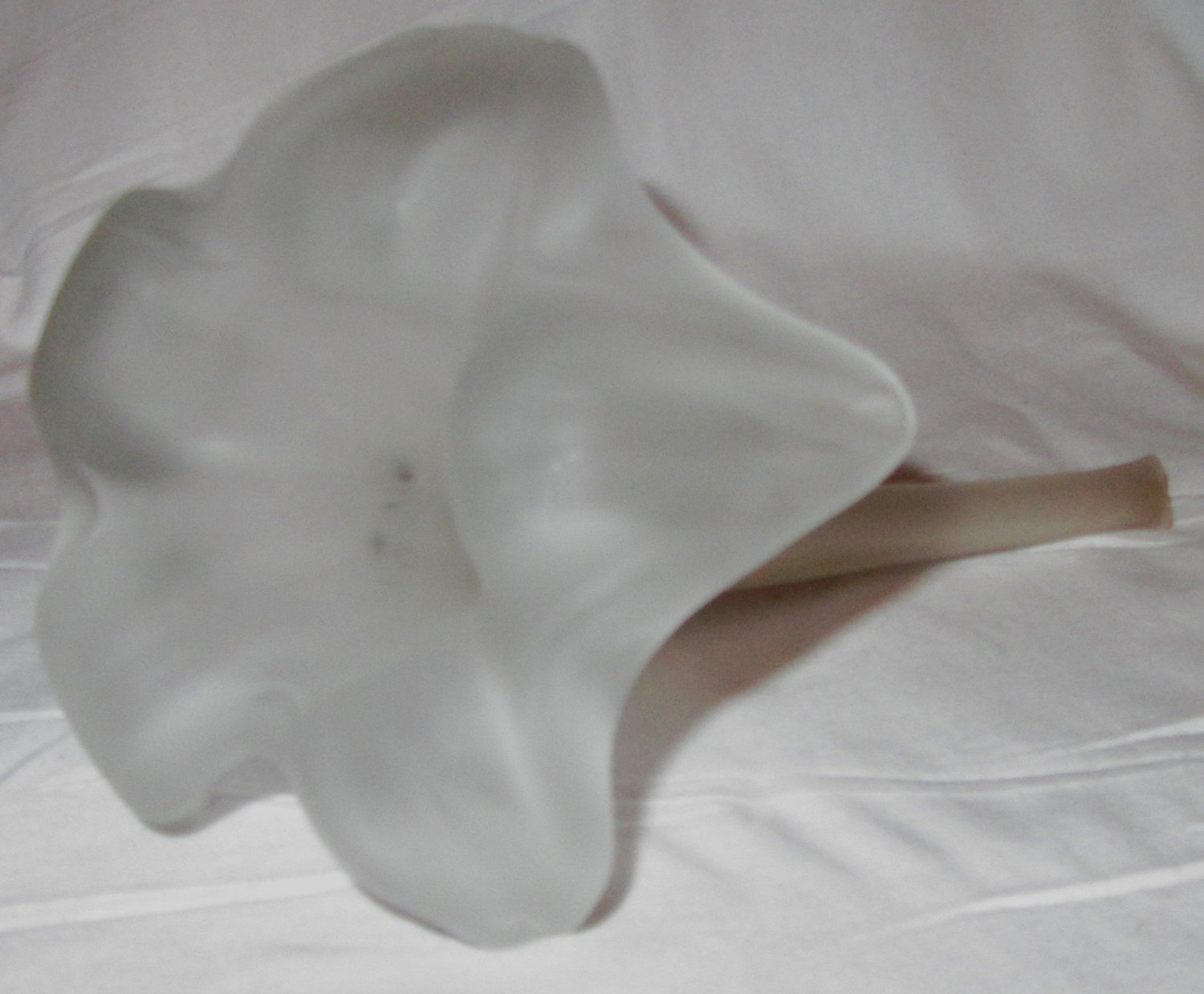 Gorgeous Vintage Art Frosted Glass Figural Lily Flower Figurine