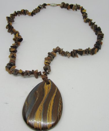 BEAUTIFUL BROWN AGATE BEADED NECKLACE WITH TEARDROP PENDANT