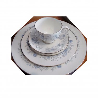 WEDGWOOD CHINA BELLE FLEUR 5pc PLACE SETTING WHITE BLUE FLOWERS SILVER NEW