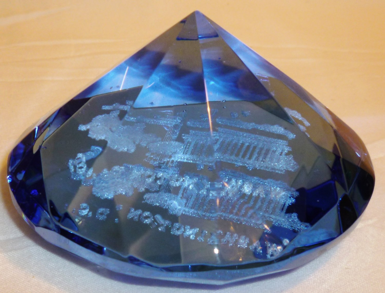 WASHINGTON DC SOUVENIR LASER ETCHED GLASS FACETED BLUE CABOCHON
