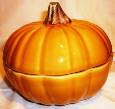 POTTERY BARN CERAMIC PUMPKIN CASSEROLE DISH PORTUGAL THANKSGIVING