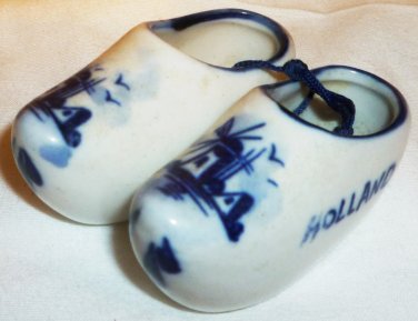 VINTAGE DELFT BLUE PORCELAIN CLOGS TRAVEL MEMORABILIA