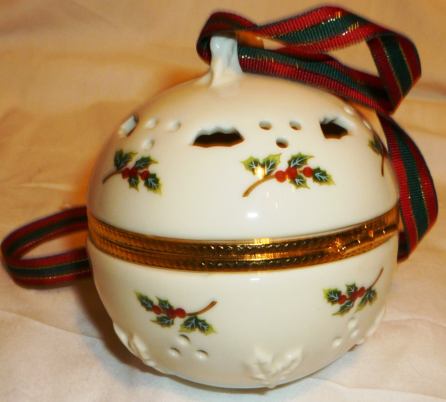 BEAUTIFUL CHRISTMAS ORNAMENT FRIENDSHIP BALL TRINKET GIFT BOX PARTYLITE