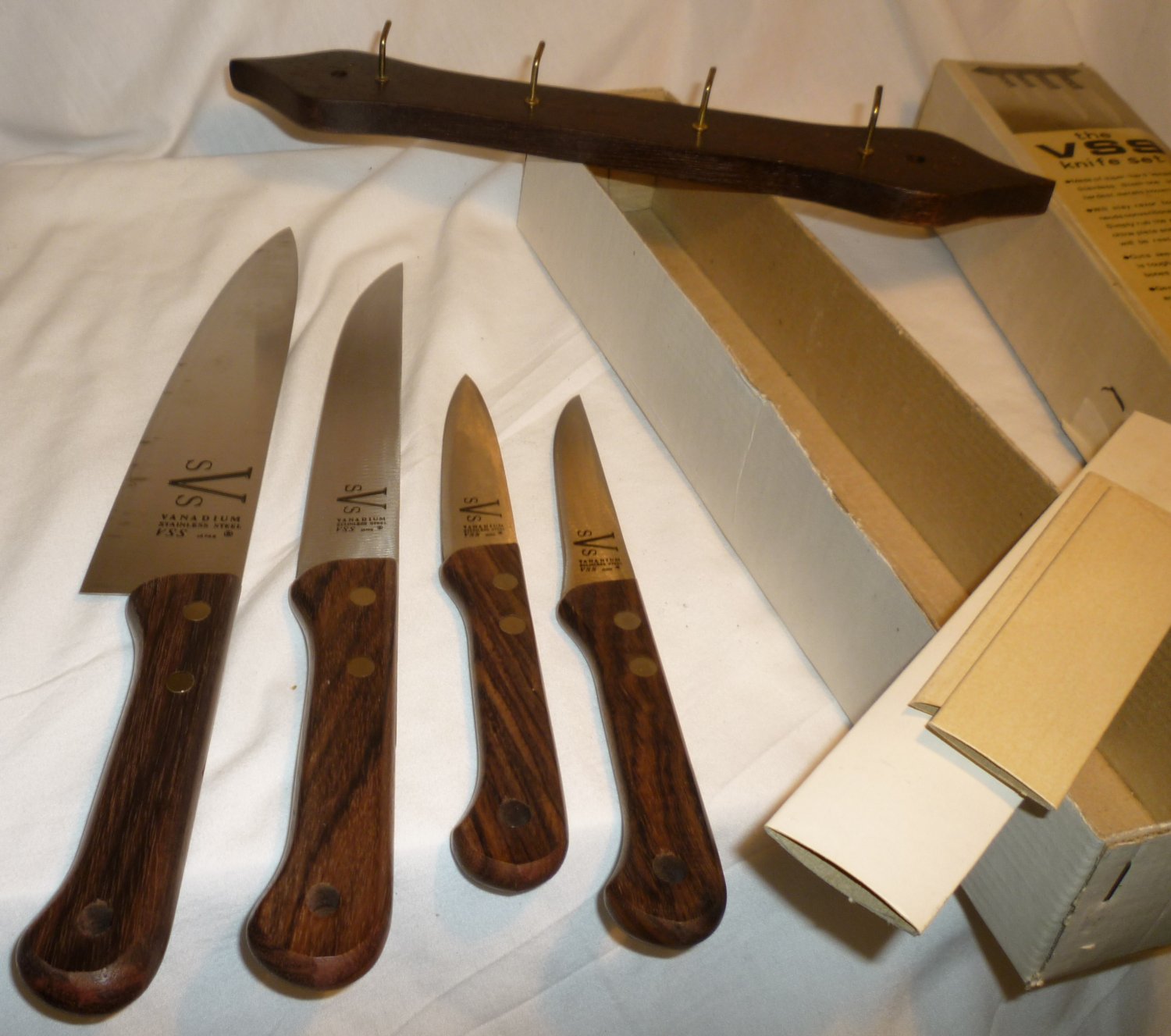 VANADIUM STAINLESS STEEL 4 KNIFE SET W/ROSEWOOD HANDLE & STORAGE HOOK