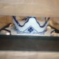 BEAUTIFUL BOMBAY BLUE & WHITE PORCELAIN WINE BOTTLE COASTER & STOPPER GIFT SET