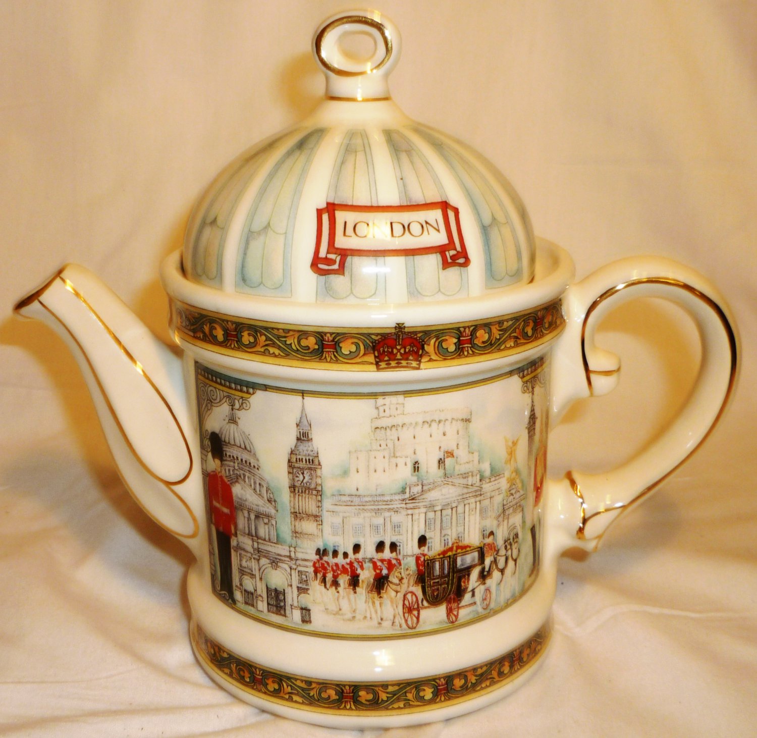 SADLER HERITAGE COLLECTION PORCELAIN TEAPOT ENGLAND LONDON
