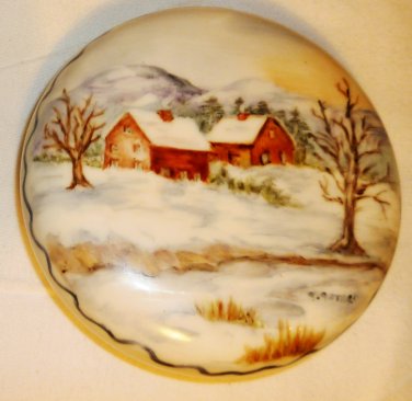 SMALL PORCELAIN PAPERWEIGHT CHRISTMAS WINTER SCENERY