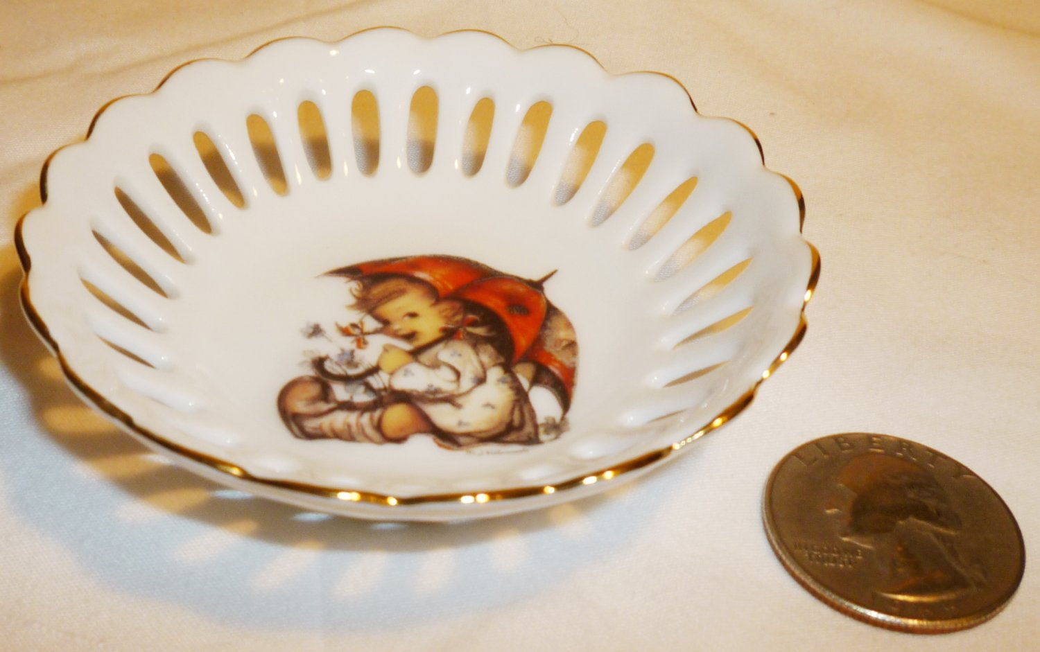 VINTAGE M.J. HUMMEL REUTTER PORZELLAN GERMANY PORCELAIN PLATE UMBRELLA GIRL