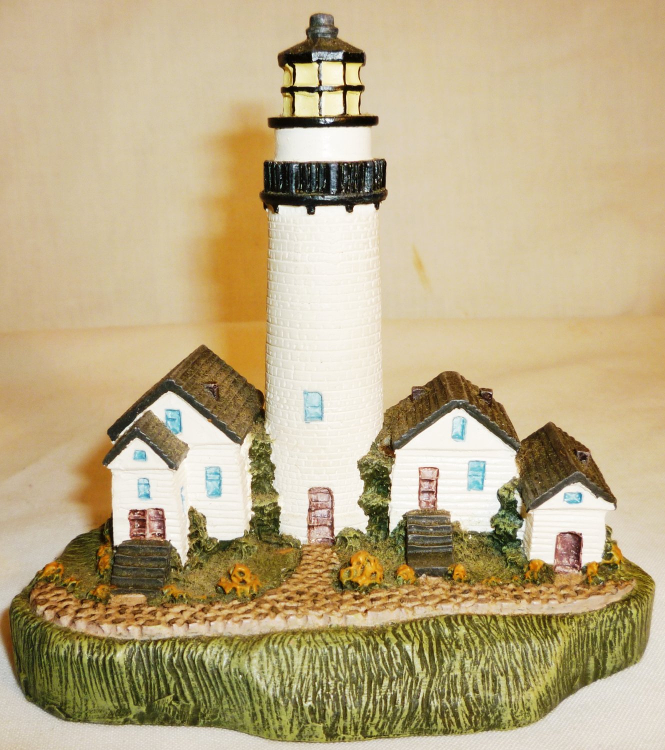 CHARMING SPONTIQUES FENWICK ISLAND LIGHTHOUSE FIGURINE