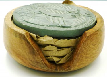 GIFT IDEA - HAND CARVED STONE SLATE SET OF 4 COASTERS W/WOODEN CADDY NEW INDIA