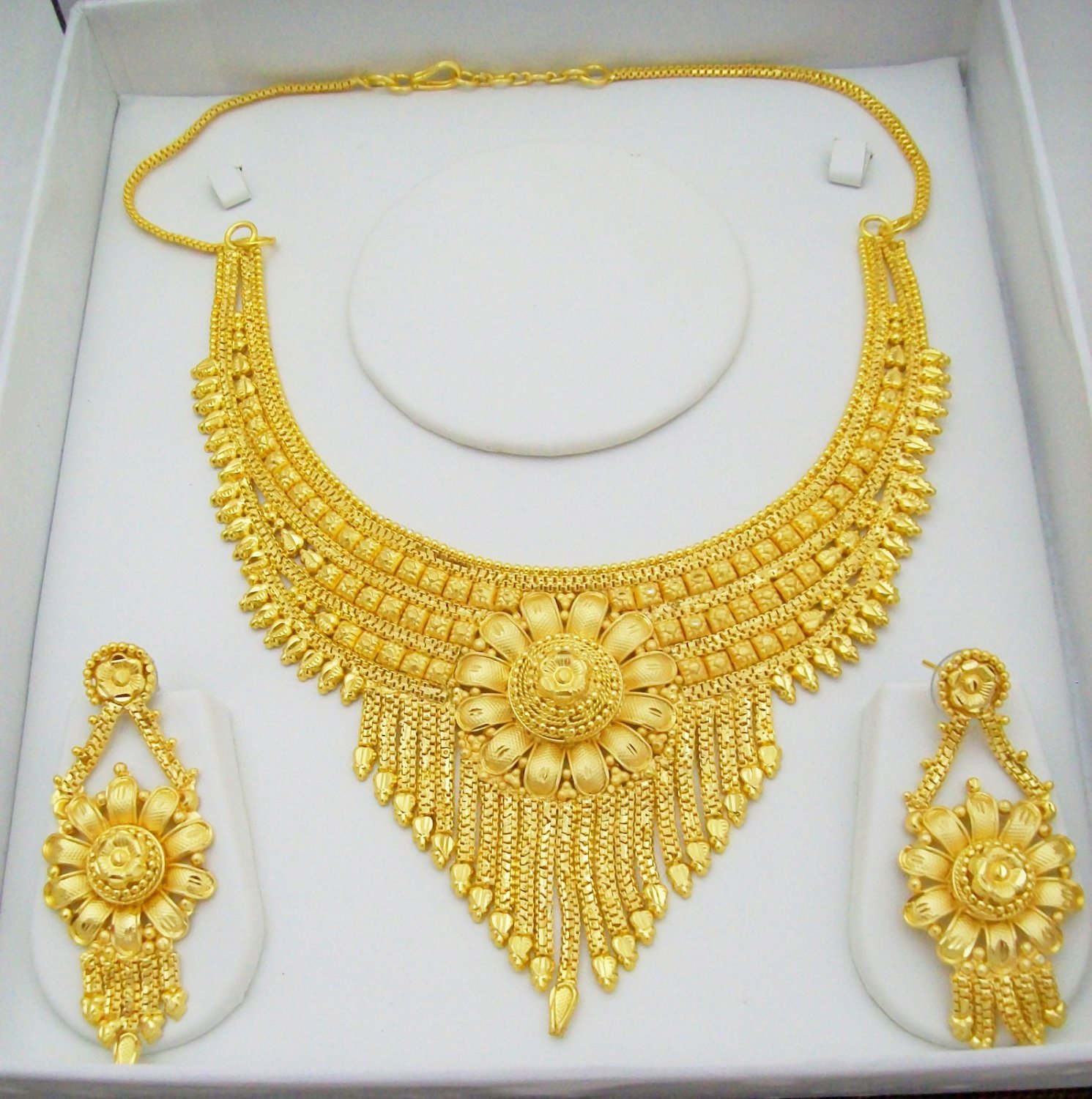 Pretty Flower Gold Plated Necklace Earring Set