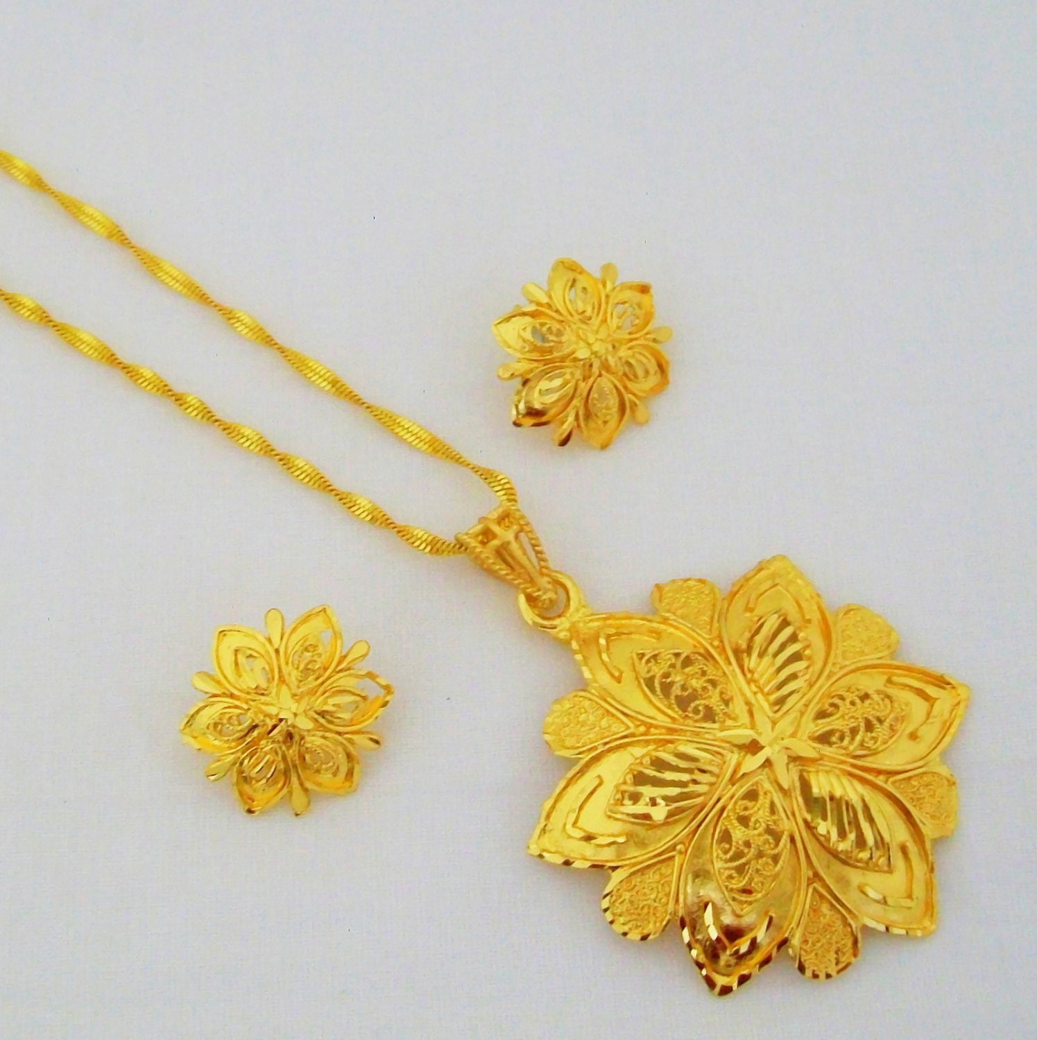 gold locket flower design