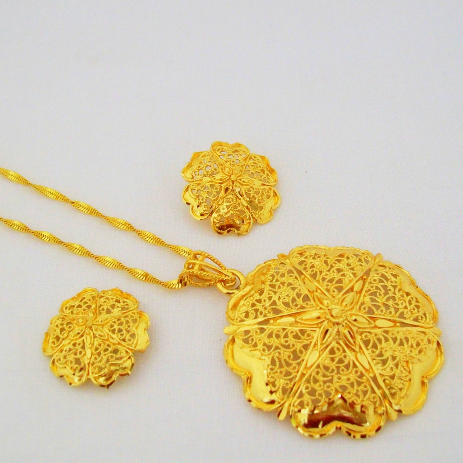 Flower Style Gold Plated Filigree Chain Pendant Necklace Indian Jewellery Set