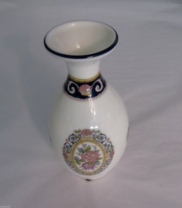 WEDGWOOD Bud Vase Bone China Runnymede Pattern 5"