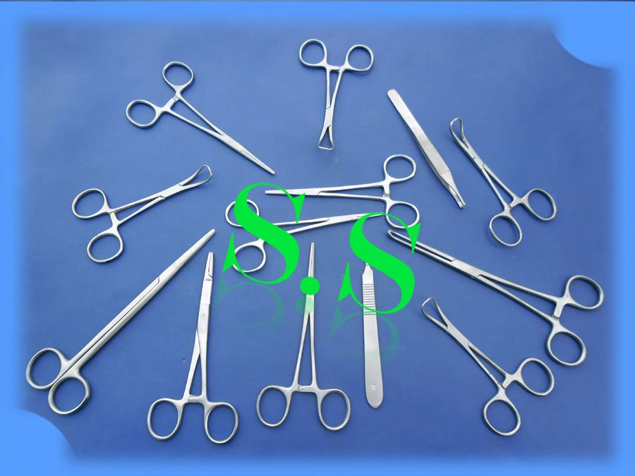 LOT 65 SURGICAL INSTRUMENTS SCISSORS FORCEPS RETRACTORS