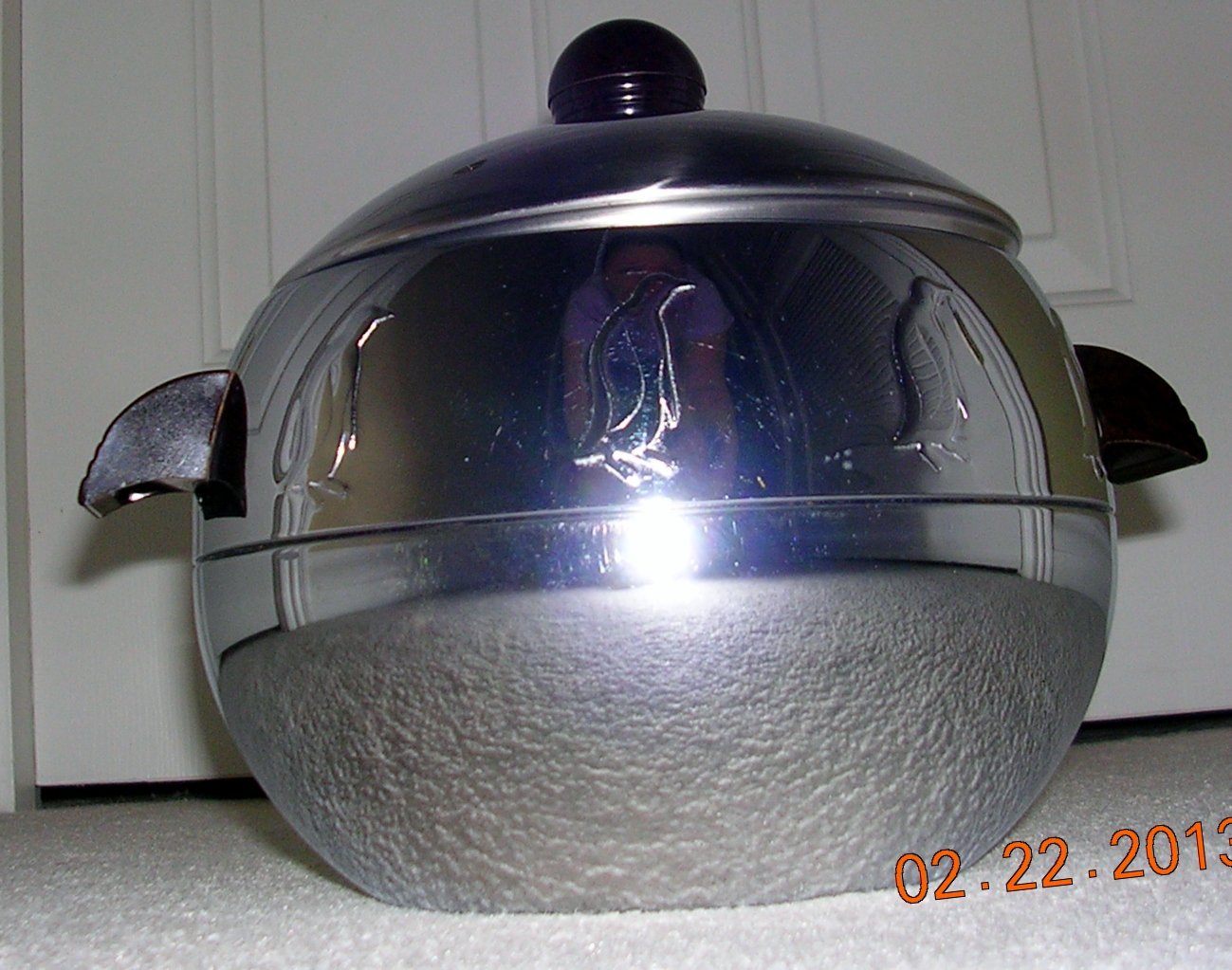 Penguin Ice Bucket by West Bend Hot & Cold Server with Bakelite Handles