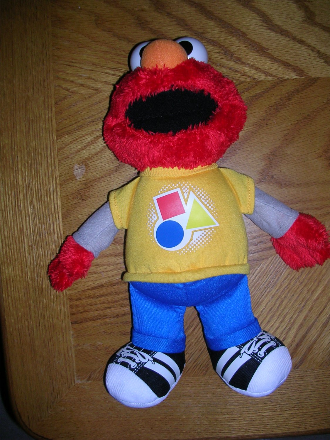 Sesame Street Rockin' Shapes & Colors Talking/Singing Elmo Plush Doll