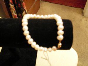 white Bracelet   DC-B-0017