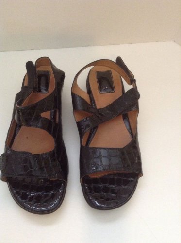 Clarks Artisan Black patent leather sandals  Croc 9M