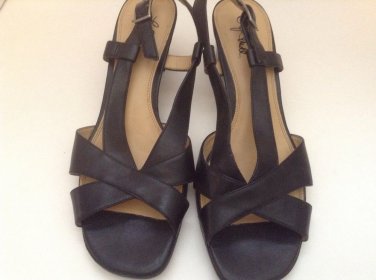 Women&acirc;��s LIFE STRIDE black strappy sandals Size 9.5M Slingback