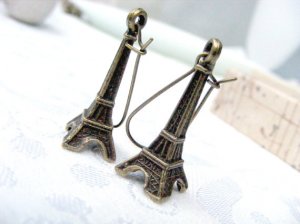 Antique color Eiffel Tower charm antique earring