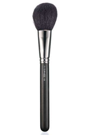MAC 150 LARGE POWDER BRUSH