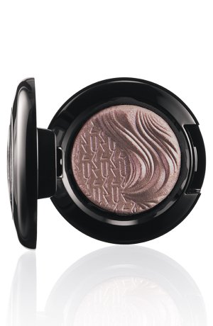 MAC Glamour Daze Extra Dimension, *Stolen Moment* Eye Shadow