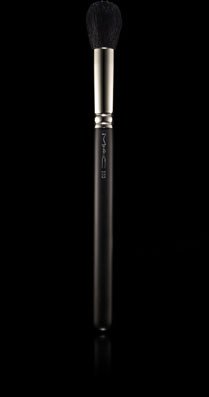 M.A.C 109 Small Contour Brush
