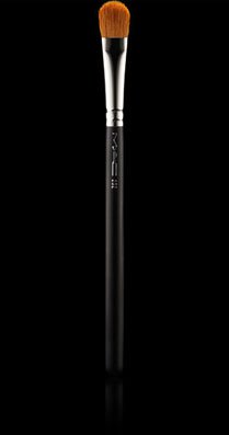 M.A.C 252 Large Shader Brush