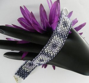 Handmade Beaded Lilac Windows Bracelet