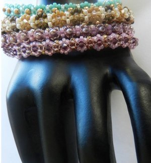 1- Handmade Beaded Daisy Bangle