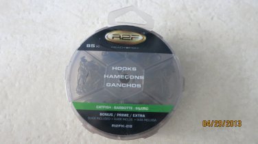 R2F 85 pieces Hooks Hamecons Ganchos ready 2 fish Catfish barbotte Siluro R2FK