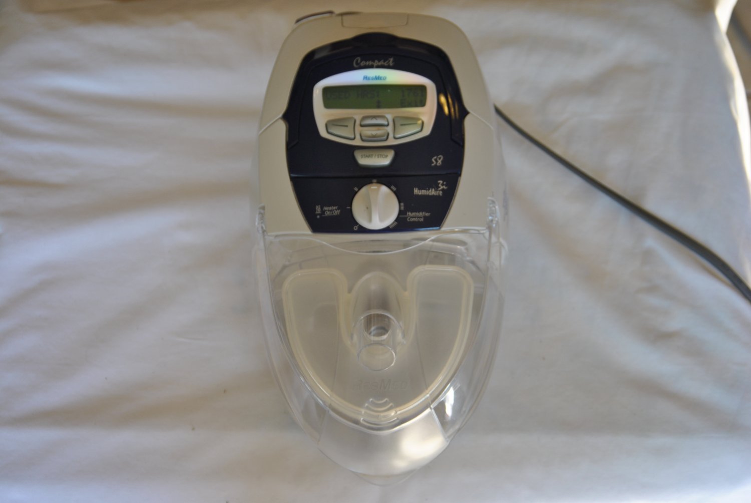 ResMed Compact S8 CPAP 33030 with Humidifier 1761 hrs apr19 #60