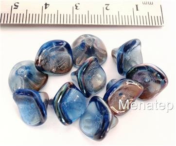 12 12mm Three Petal Flower Beads: Sapphire - Celsian