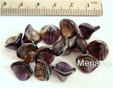 12 12mm Three Petal Flower Beads: Tanzanite - Celsian
