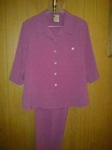 Aluson. Daley.v good quality two pic suit 4woman size 8. P.