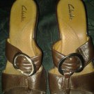 Clark shoes leather v cute 4 her size 6 .5 M