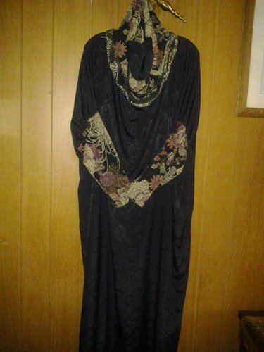 Abaya or esdal no scarf or pins esy to wear free size fit all
