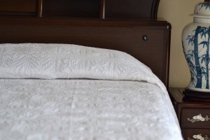 White Double-bed Bedspread in Applique