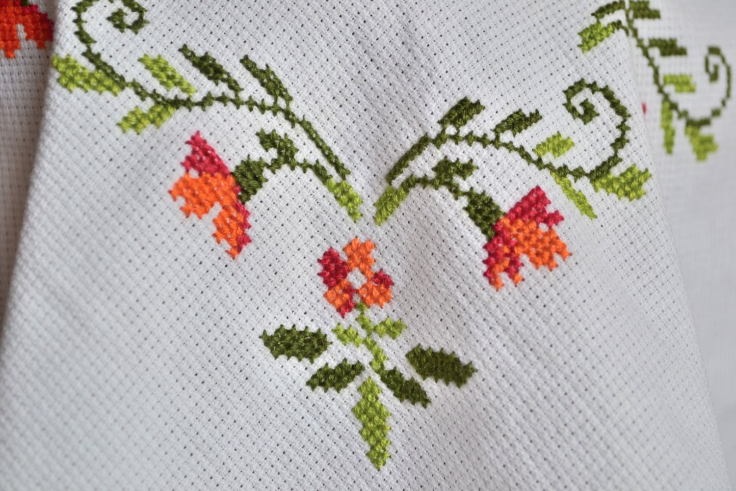 White tablecloth with cross stitch floral embroidery Rectangular table