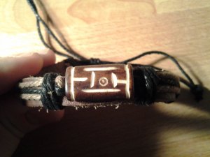 Adjustable leather bracelet