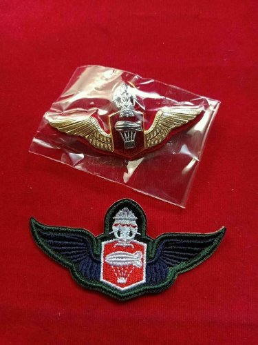 Balloon Red, Royal Thai Army Parachutist Wings Badge PIN Thai Military 1 Pair