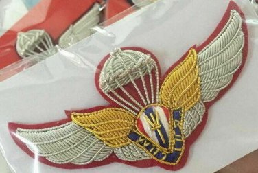 Thai Army parasal Wing Badge Reserve Officer Training Corps Student Military Pin