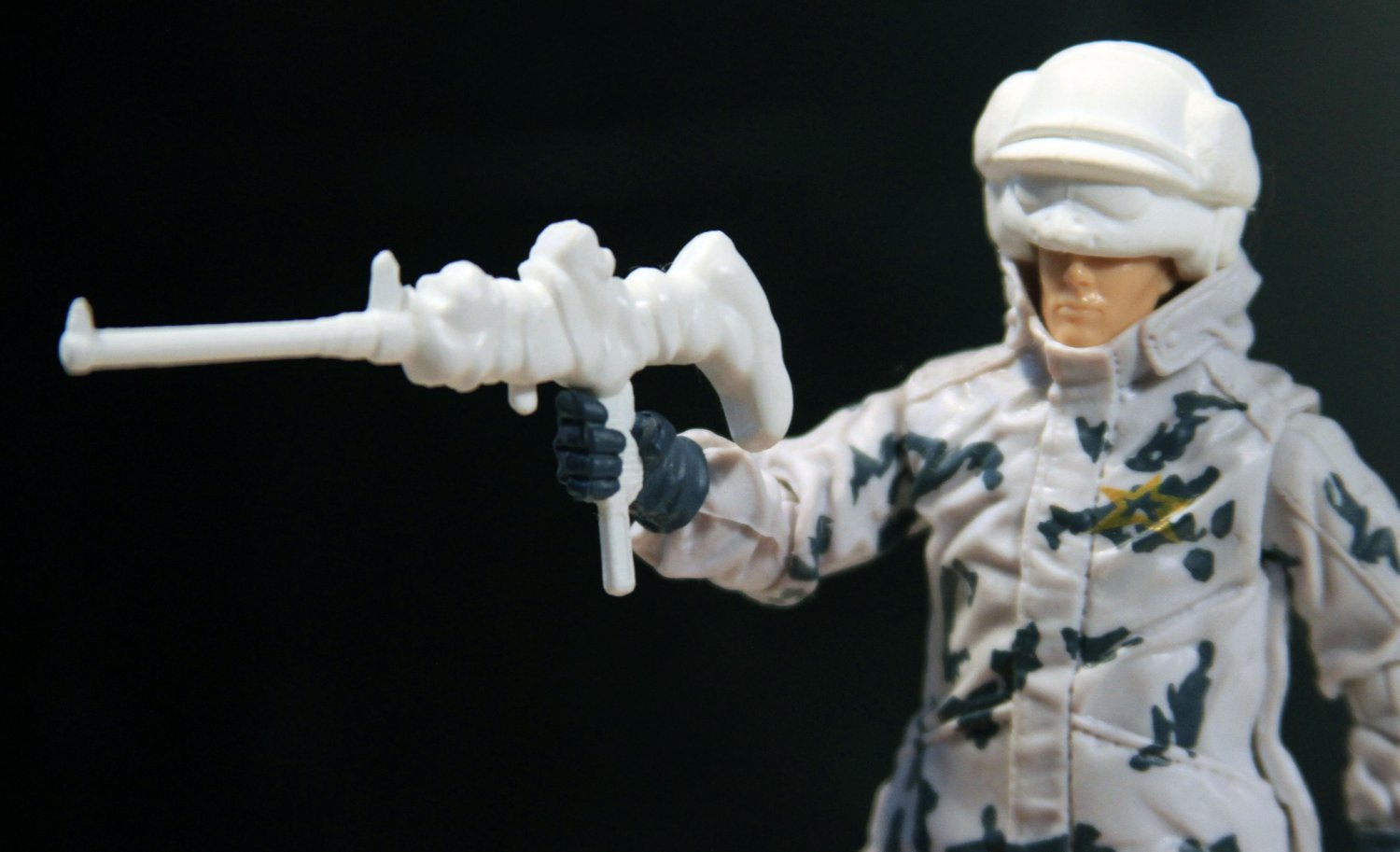 White Out Helmet & Gun