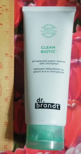 Dr Brandt Clean Biotic Ph Balanced Yogurt Cleanser With Chlorophyll  3.5 oz / 105 ml Full Size
