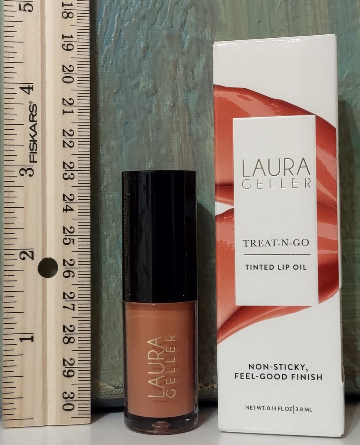 Laura Geller Treat n Go Lip Oil CRUNCH TIME .13 oz / 3.8 ml Full Size