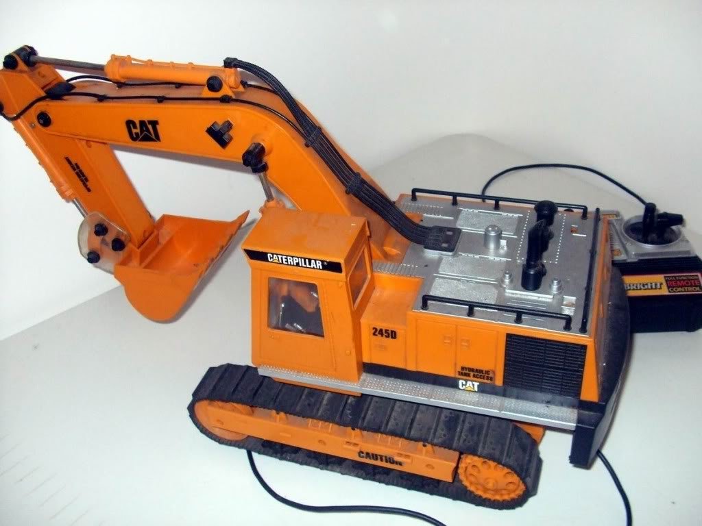 Scale 1/10 Remote Controlled C 245D CAT Excavator Smokes lights FREE SHIPPING