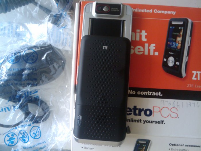 METRO PCS ZTE EZZENSE C70 PHONE.........